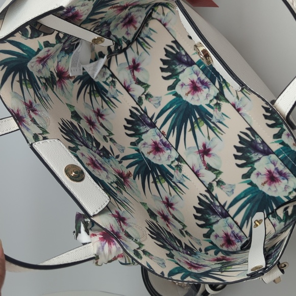 Kelly and Katie ivory purse satchel handbag crossbody - Picture 10 of 10